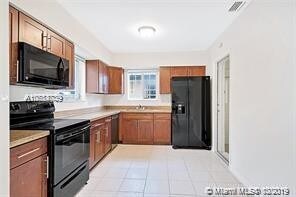 Building Photo - 1560 NE 159th St