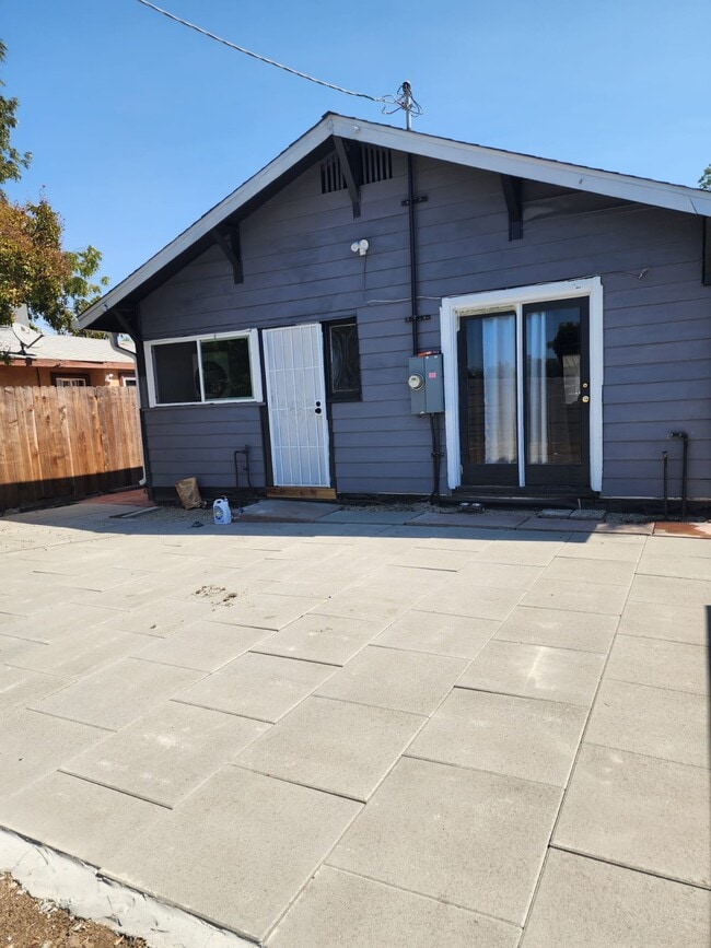 Building Photo - 1527 Stanford Ave