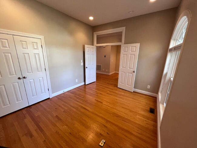Building Photo - 1018 Bellenden Dr