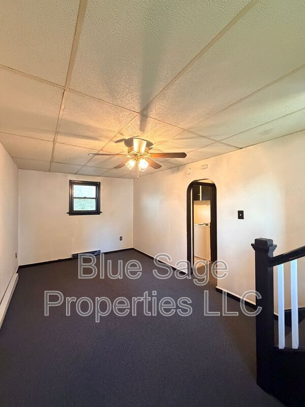 Building Photo - 621 W 7th St