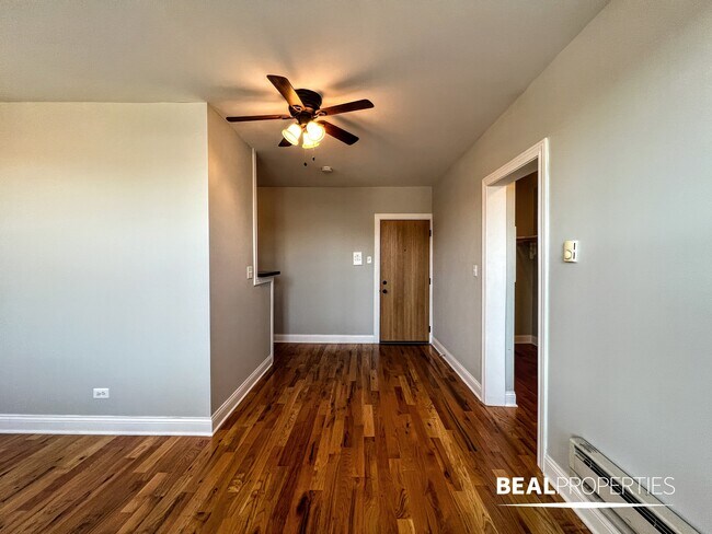 Foto del edificio - 818 W Diversey Pkwy