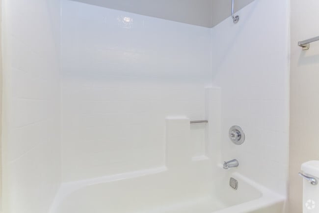 2 BR, 2 BA - 884 SF - Park Bonita