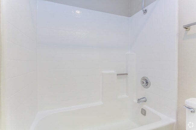 2 BR, 2 BA - 884 SF - Park Bonita