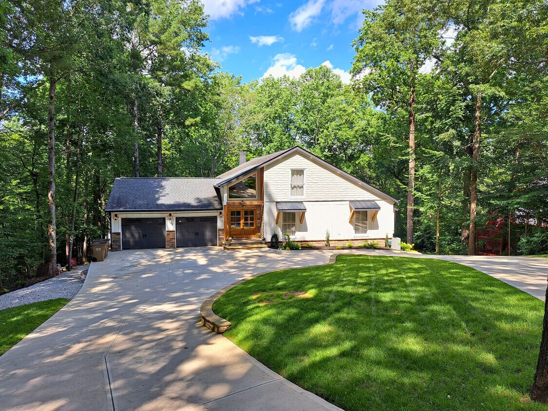 3960 Oak Harbour Dr, Gainesville, GA 30506 House for Rent in