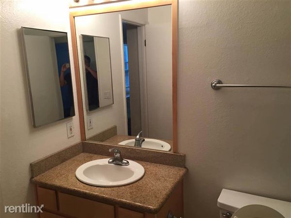 Building Photo - 705 Canonbury Way