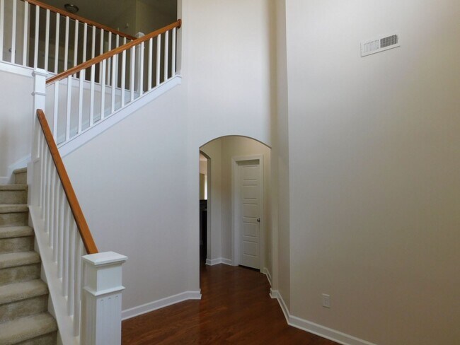 Building Photo - Beautiful 2 Story home