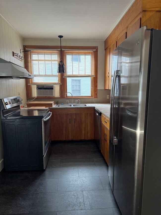 Building Photo - 3 Bedroom home in Lebanon