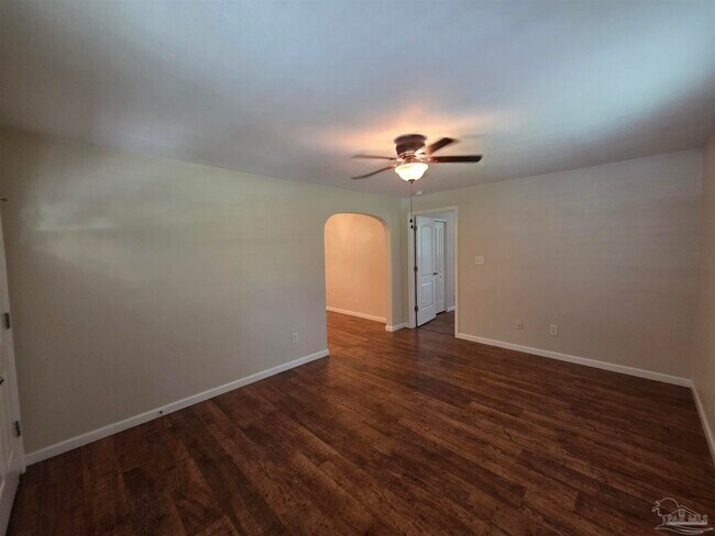 Foto del edificio - 5142 Regalo Dr