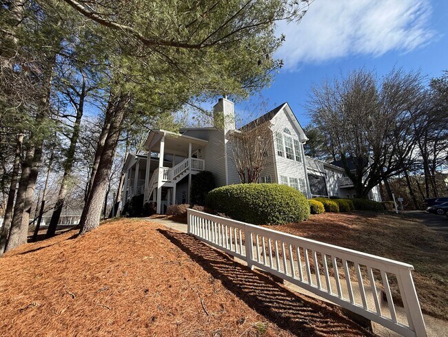 Foto del edificio - 671 Balfour Rd