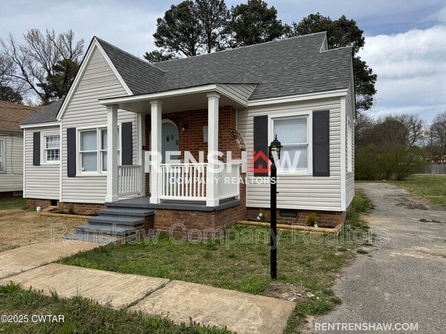 Building Photo - 1163 Hollywood Dr