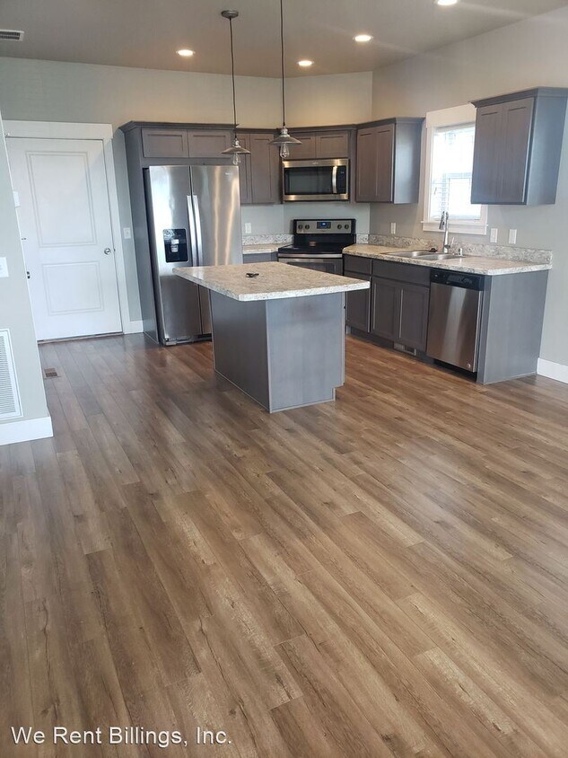 Foto principal - 3 br, 2.5 bath House - 1761 Walter Creek Blvd