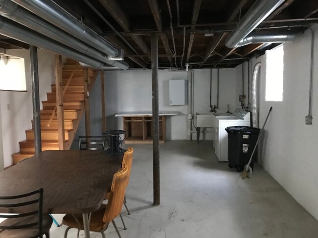 badement is dry and has washer and dryer - 412 N 41st St