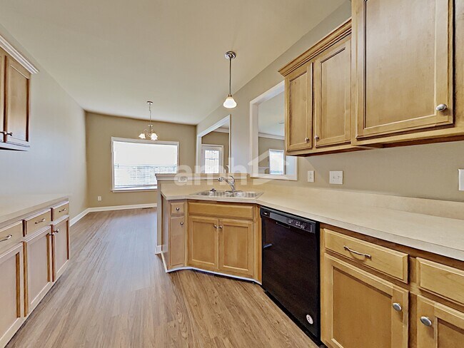 Building Photo - 1017 Aenon Cir