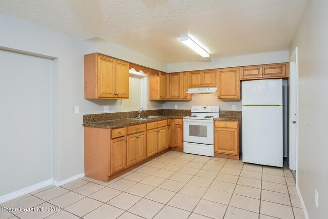 Foto del edificio - 1320 Arlington Cir