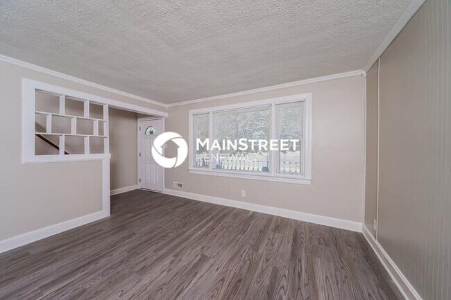 Building Photo - 4 Bedroom Pet-Friendly Home in Louisville, KY with Main Street Renewal