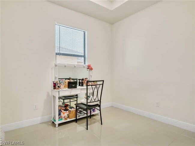 Building Photo - 924 SE 6th Ct