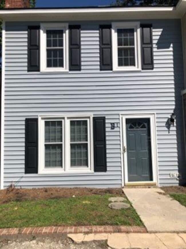 Building Photo - 1104 Karen Dr