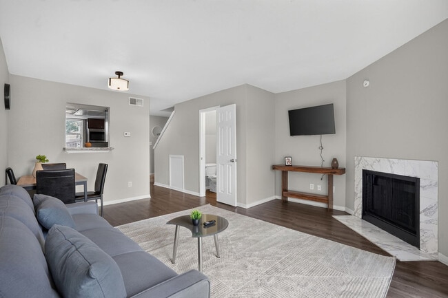 Building Photo - 5550 Folsom Dr