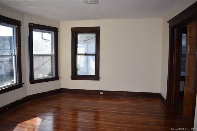 Foto del edificio - 487 Wilmot Ave