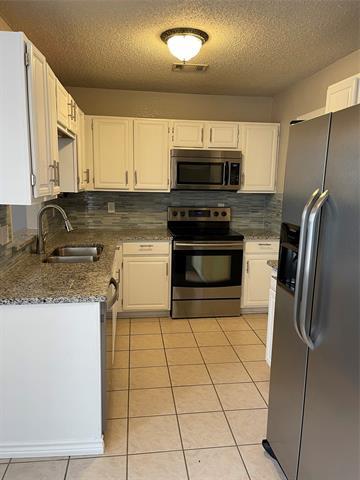 Building Photo - 18159 Whispering Gables Ln