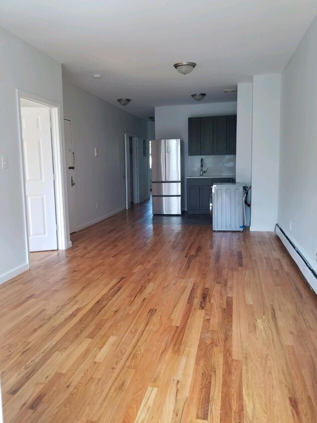 Primary Photo - 105 Pilling St