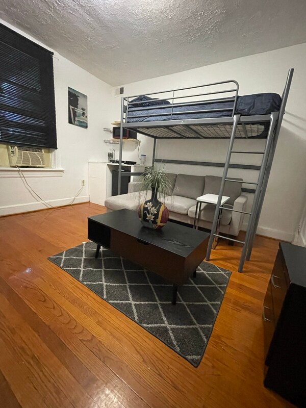 Primary Photo - 3712 Parkside Dr
