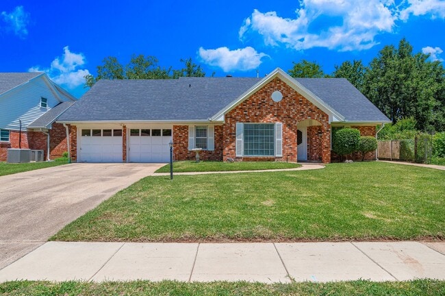 Building Photo - 1554 Westbury Dr