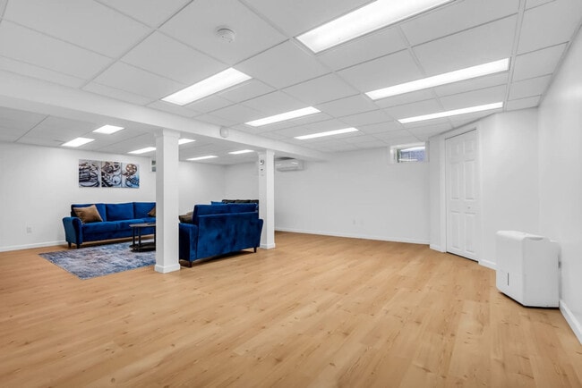 Building Photo - 3 Cherry Ln