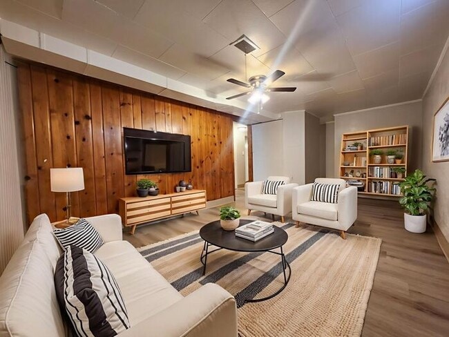 Stylish 2BR w/ LVP Flooring & Fenced Yard on Filmore Street! Move-In Special: First Full Month Free! - Stylish 2BR w/ LVP Flooring & Fenced Yard on Filmore Street! Move-In Special: First Full Month Free! House