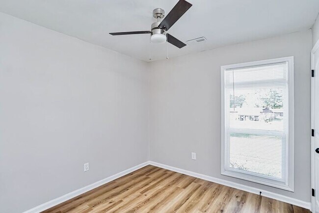 Building Photo - 17 Gantt Dr