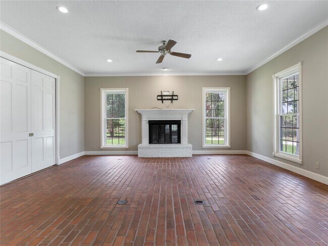 Foto del edificio - 5215 Skinner Ln