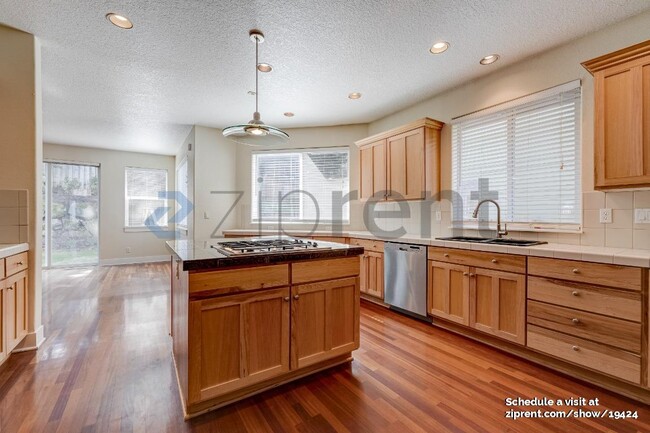 Building Photo - 10942 SW Koller St