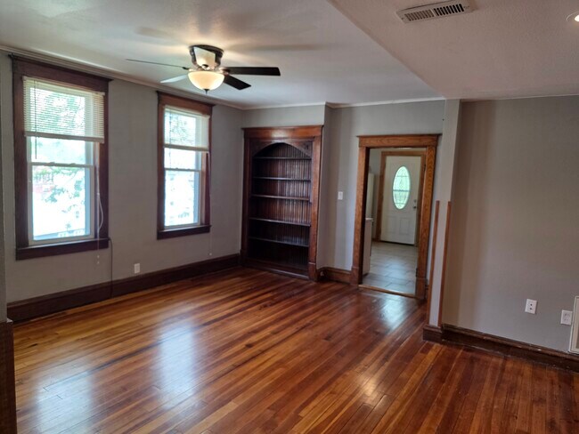 Foto del edificio - 2154 Kleine St
