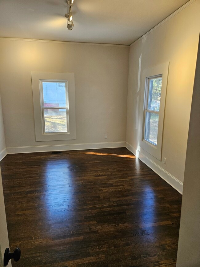 Building Photo - 12 2nd St