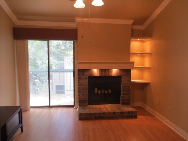 Foto del edificio - 7950 N Stadium Dr