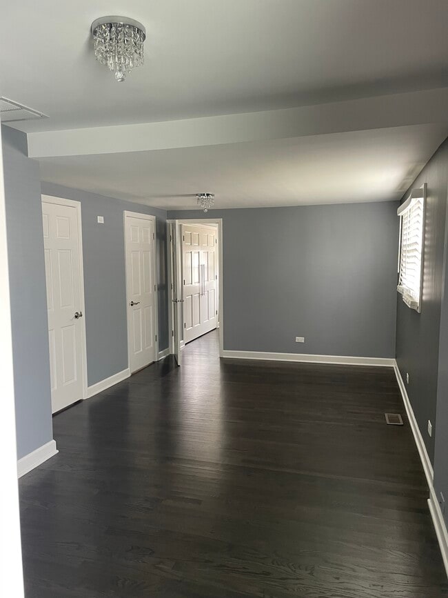 Building Photo - 4926 S Lotus Ave