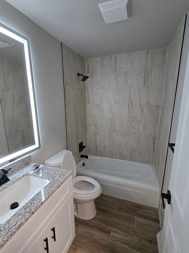 Foto del edificio - 4711 Bella Dr