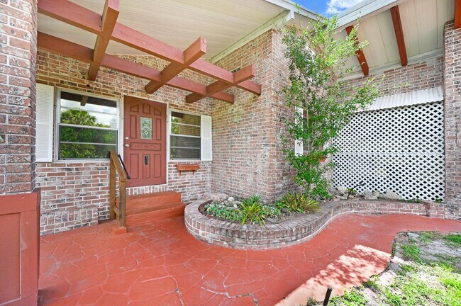 Building Photo - 488 Barefoot Blvd