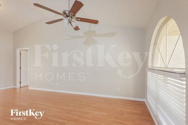 Building Photo - 2301 SE 8th Pl