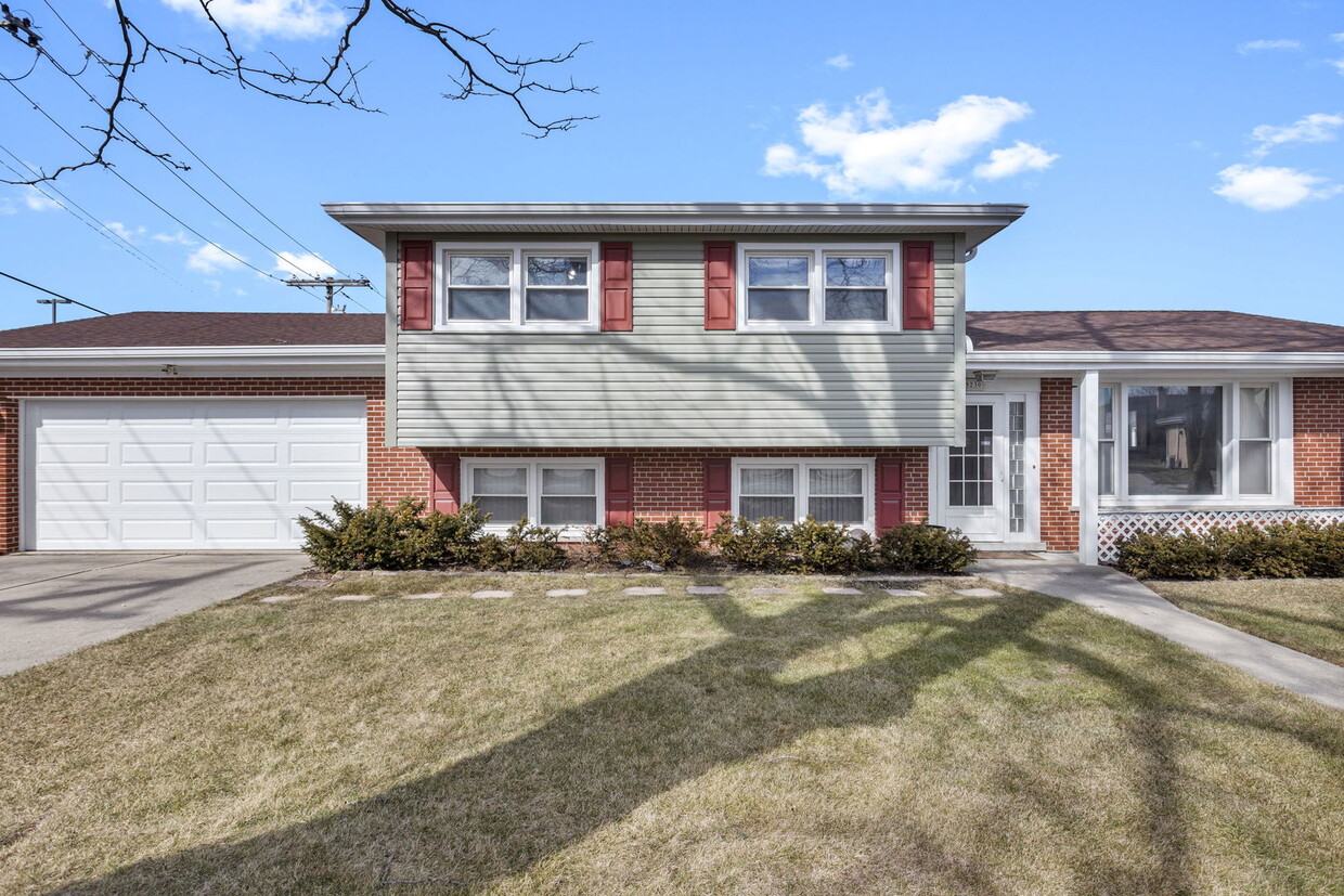 9230 N Callero Dr, Niles, IL 60714 House Rental in Niles, IL