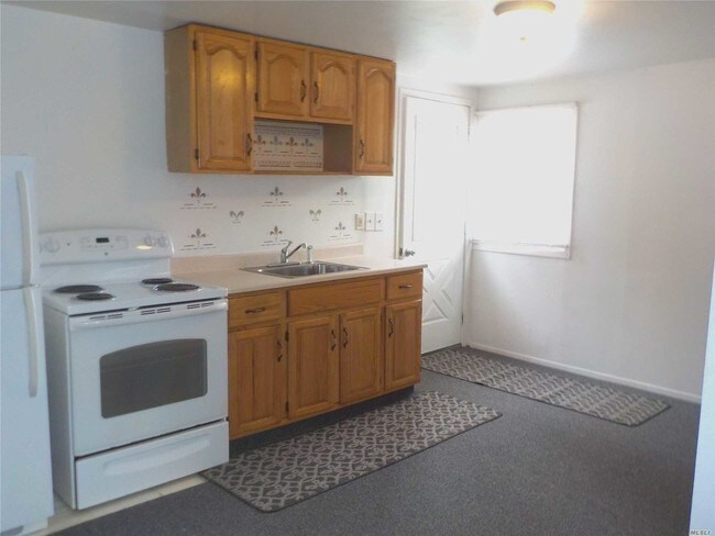 Building Photo - 18 E Lake Terrace