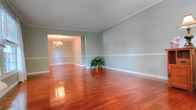 Building Photo - 874 Hollyridge Dr