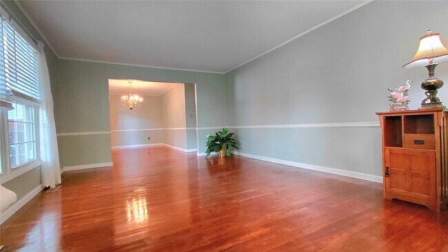 Foto del edificio - 874 Hollyridge Dr