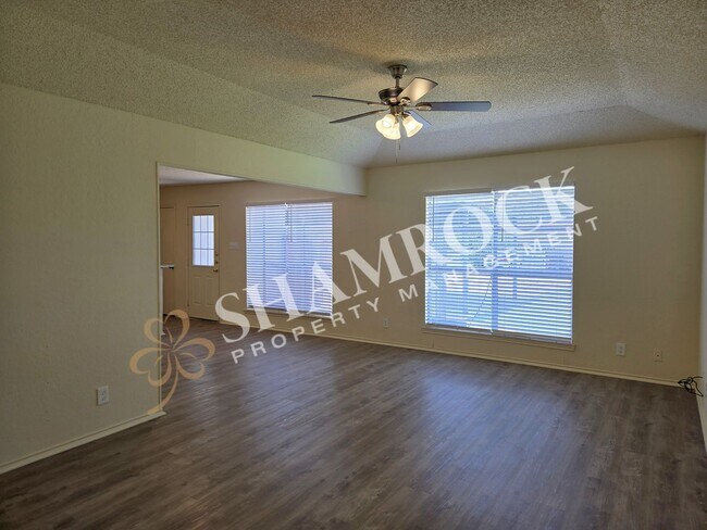 Foto del edificio - 2/2 Duplex near Hwy 77!