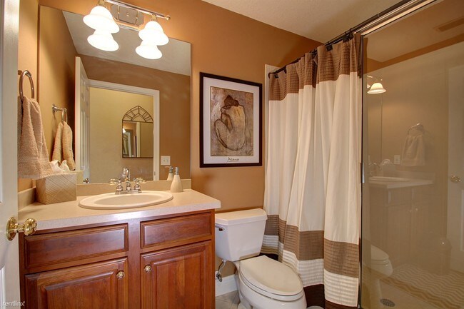Building Photo - 2860 Bayshore Trails Dr