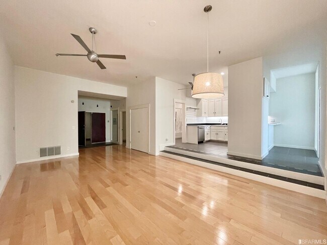 Building Photo - 530 8th St
