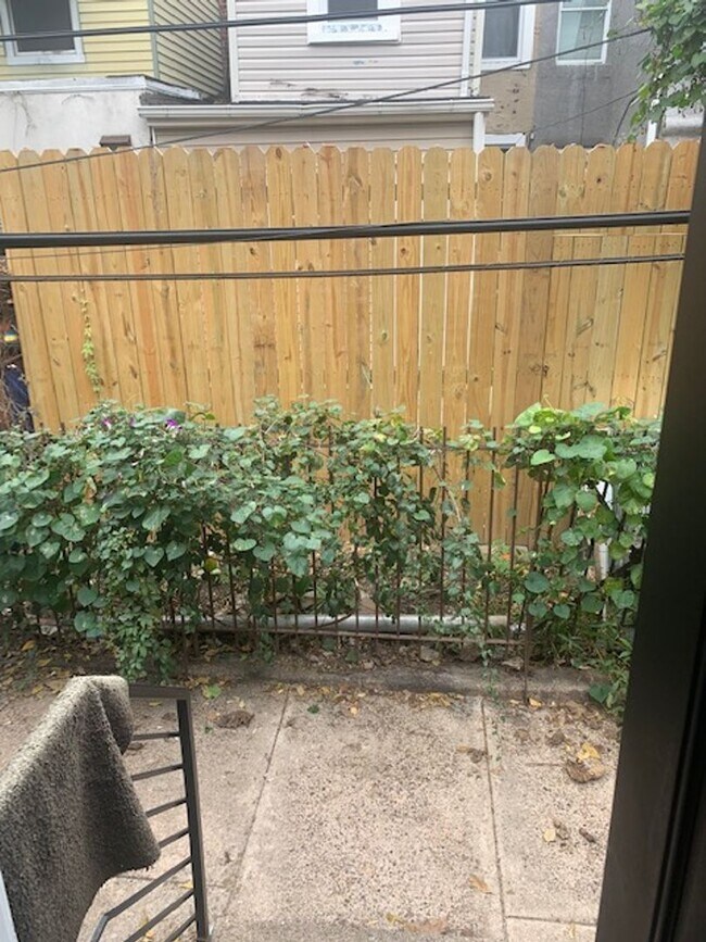 Foto del edificio - Charming 3bd/2bth now available for rent w/ expose brick.