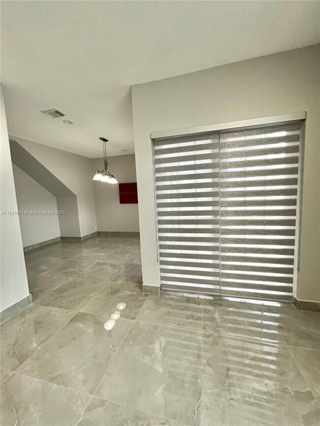 Foto del edificio - 3810 SW 51st St