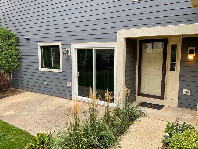 Building Photo - 720 Caliente Ct