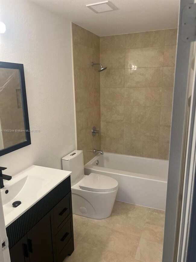 Foto del edificio - 2466 SE 15th Pl